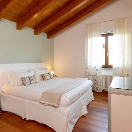 Mansarda Vista Di E Balbianello Apartment
